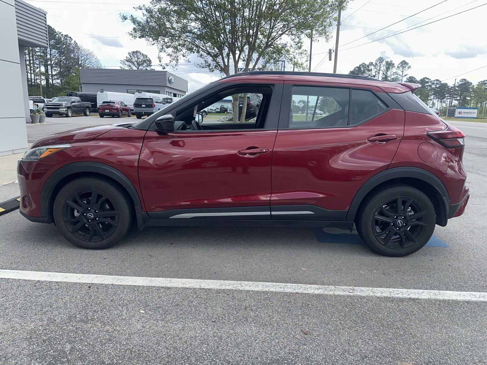 Used 2024 Nissan Kicks SR w/ SR Premium Package image 4