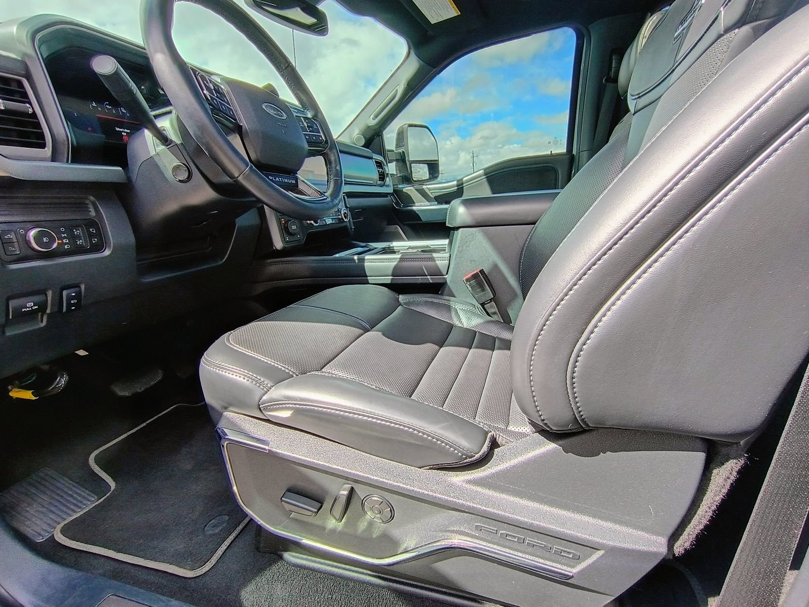 Used 2025 Ford F350 Platinum image 13