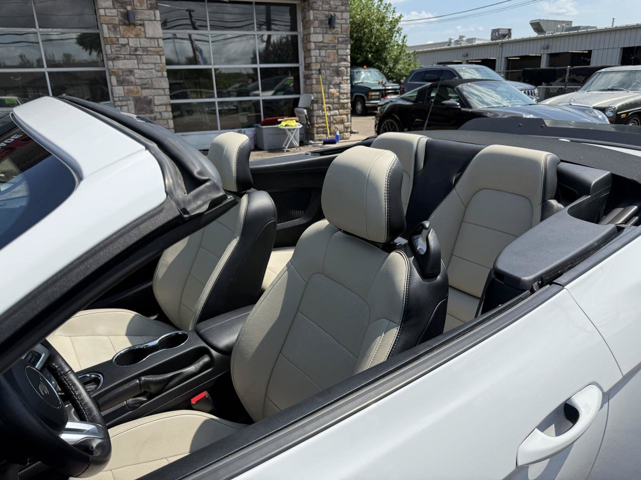 Used 2017 Ford Mustang GT Premium w/ Equipment Group 401A RWD image 20