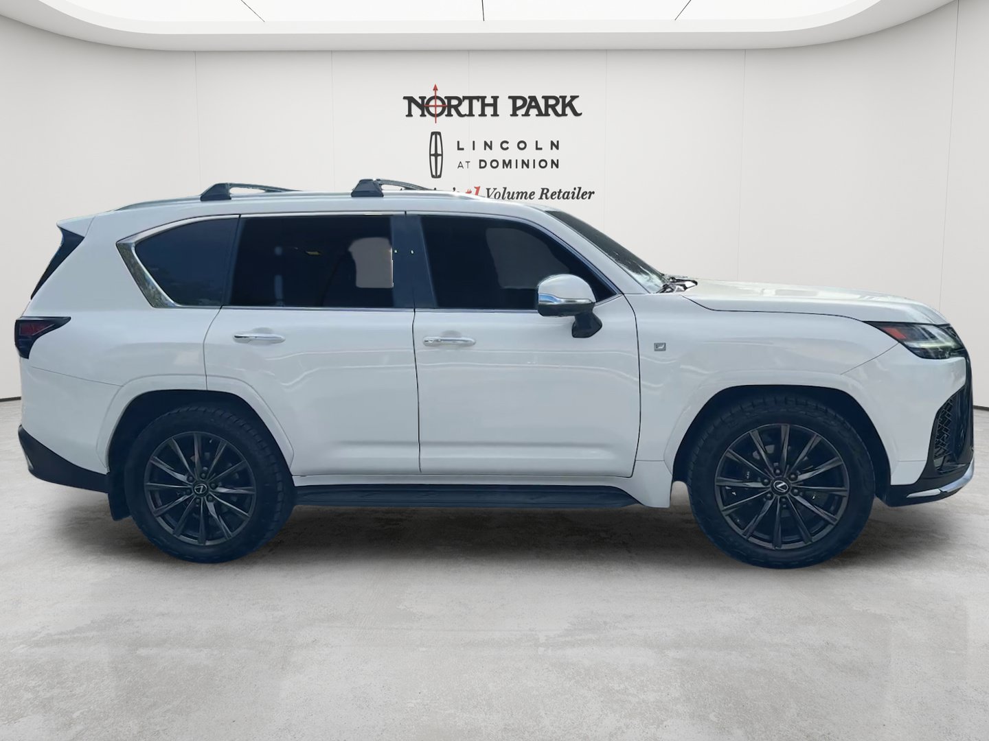 Used 2023 Lexus LX 600 F Sport AWD/4WD image 4