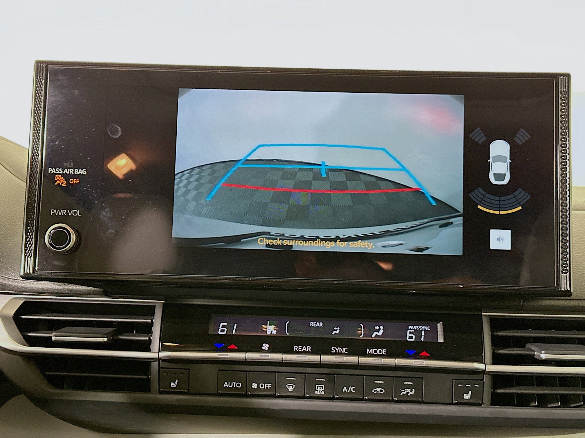 Used 2025 Toyota Sienna XLE FWD image 24