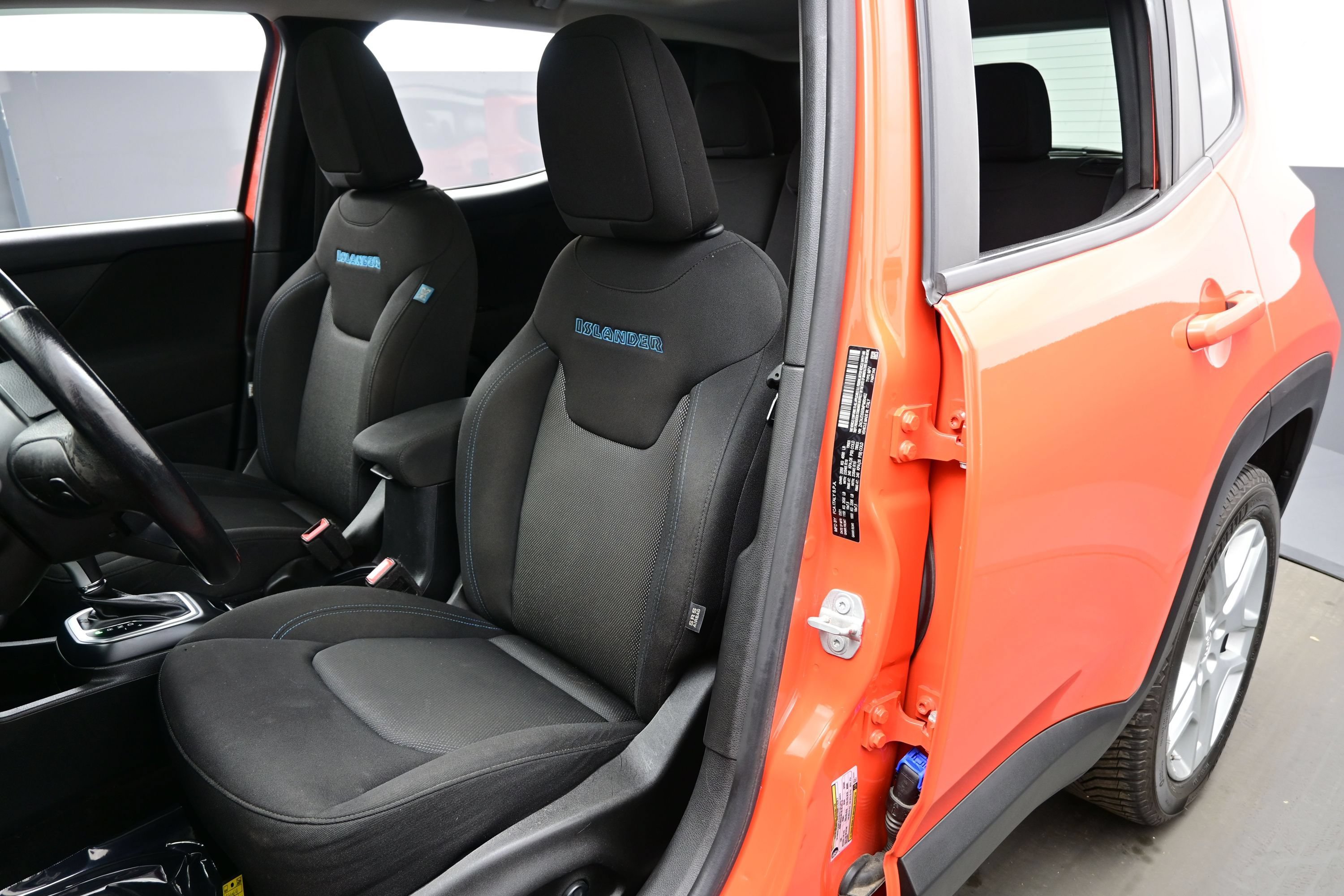 Used 2021 Jeep Renegade Latitude AWD/4WD image 11