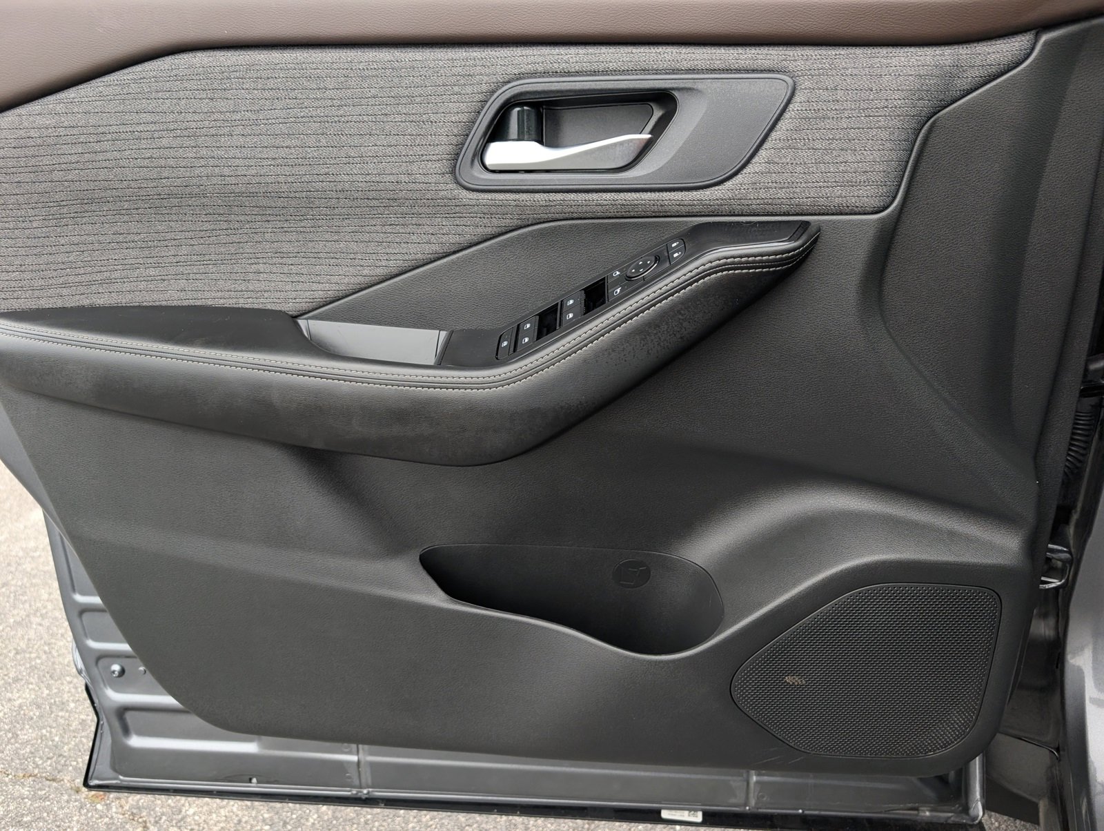 Used 2023 Nissan Rogue SV image 26