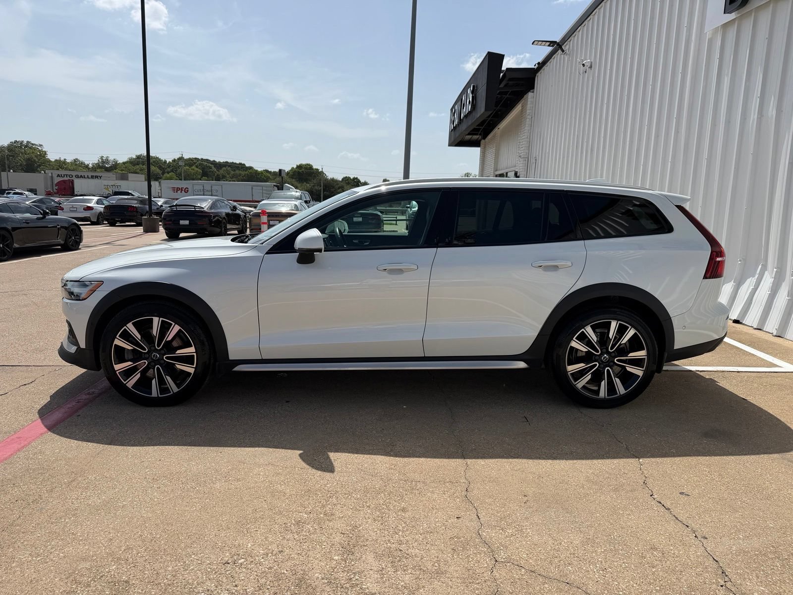 Used 2023 Volvo V60 B5 Cross Country Ultimate AWD/4WD image 3