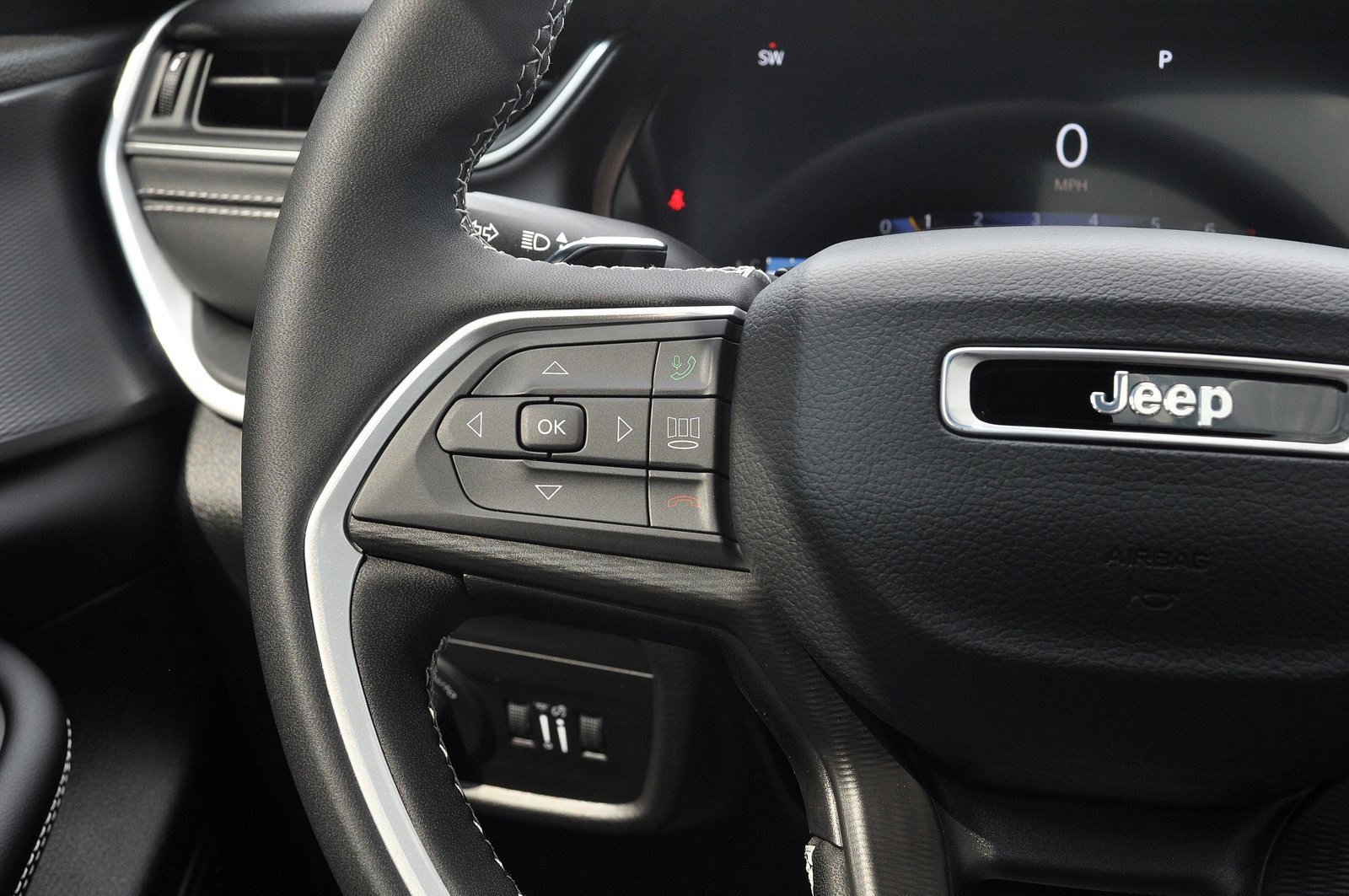 Used 2023 Jeep Grand Cherokee Altitude image 14