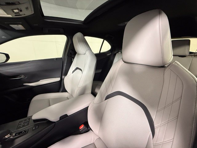 Used 2025 Lexus UX 300h FWD w/ Accessory Package (Z2) image 5