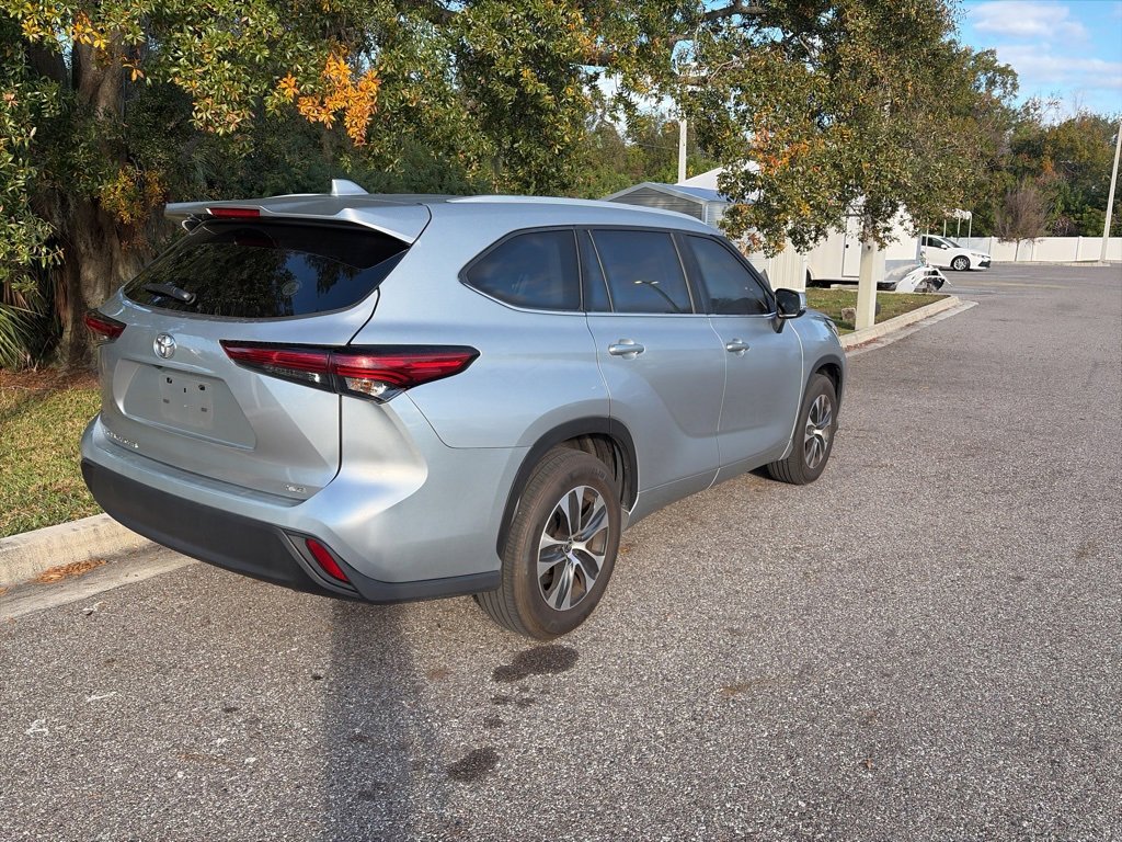 Certified 2023 Toyota Highlander Platinum image 3