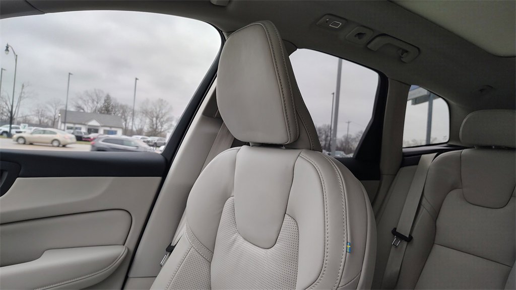 New 2026 Volvo XC60 B5 Ultra w/ Climate Package image 24