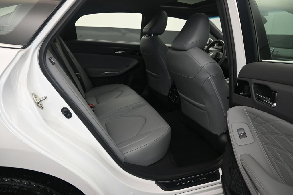 Used 2021 Toyota Avalon Limited w/ Advanced Safety Package FWD image 10