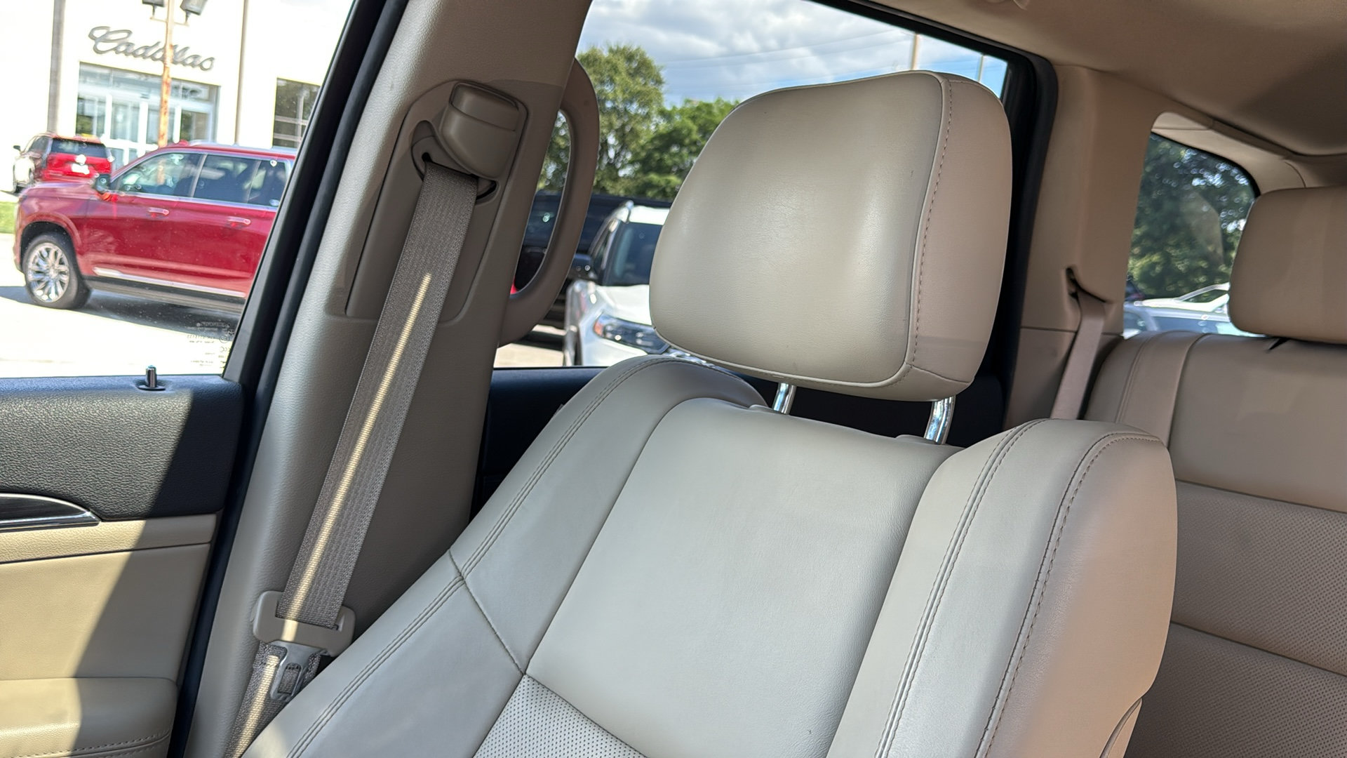 Used 2020 Jeep Grand Cherokee Limited w/ Luxury Group II AWD/4WD image 23
