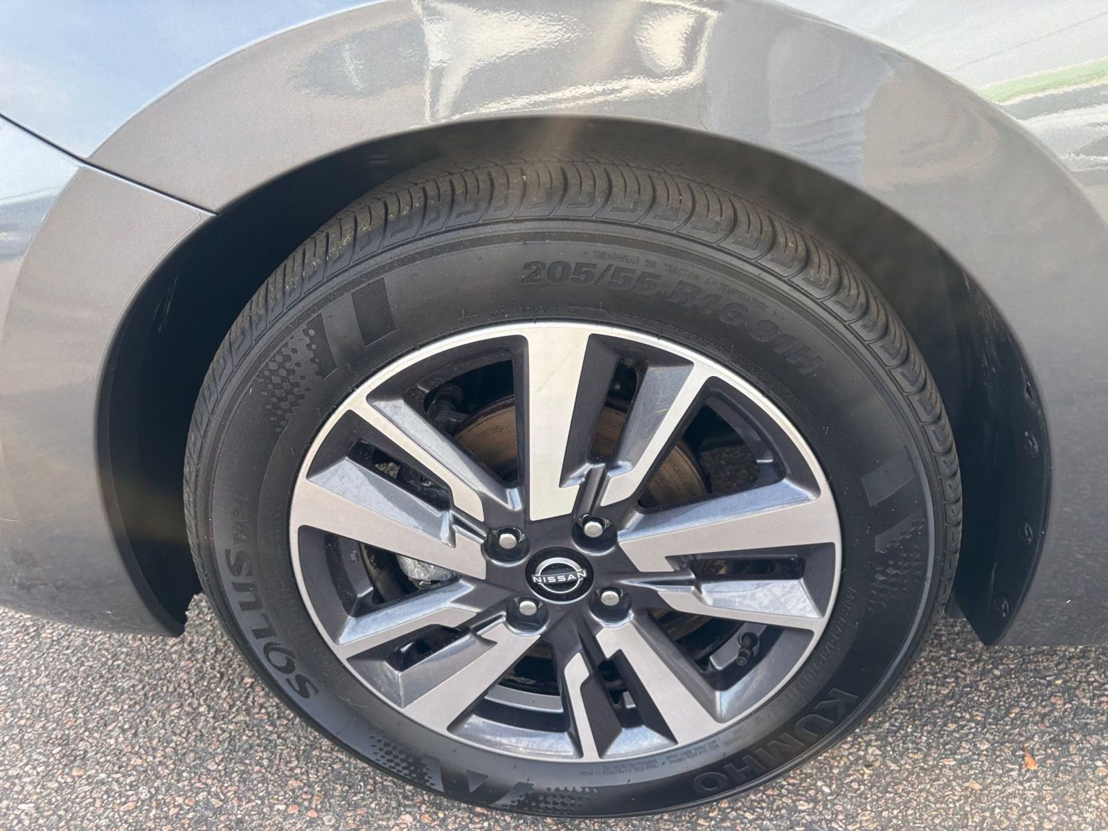 Used 2025 Nissan Versa SV image 30