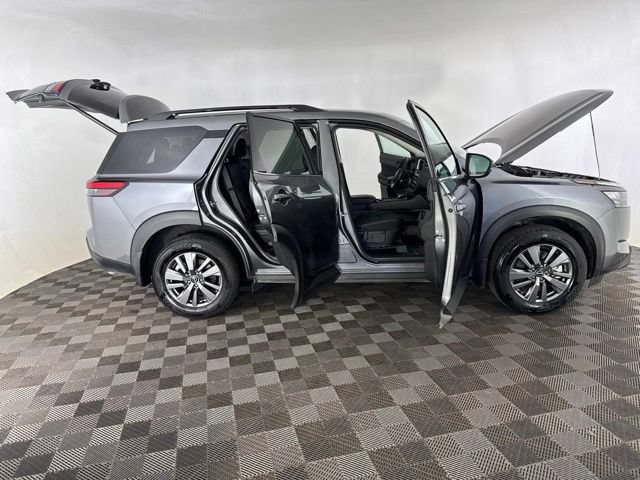 Certified 2025 Nissan Pathfinder SV w/ Cargo Package AWD/4WD image 13
