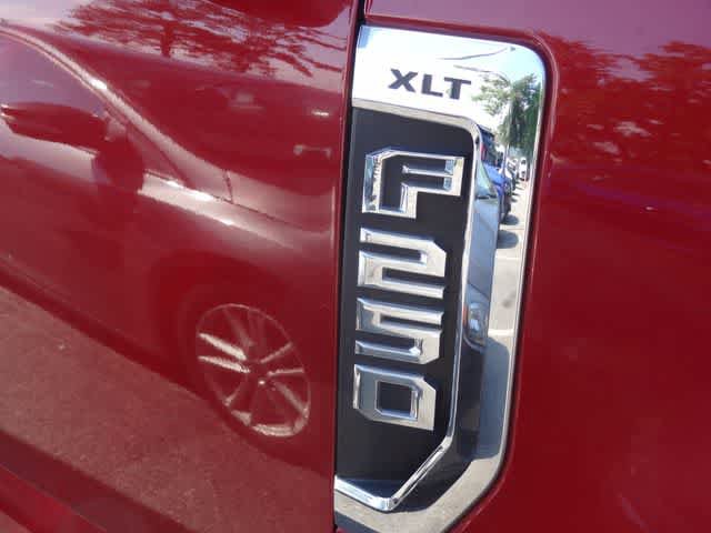 Used 2021 Ford F250 XLT w/ XLT Premium Package AWD/4WD image 16