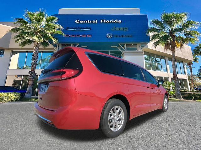 New 2026 Chrysler Pacifica Select image 5