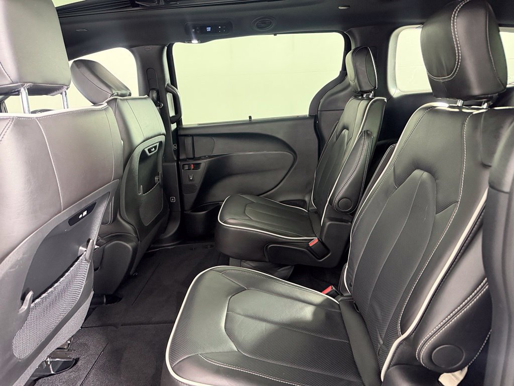 Used 2026 Chrysler Pacifica Limited FWD image 18
