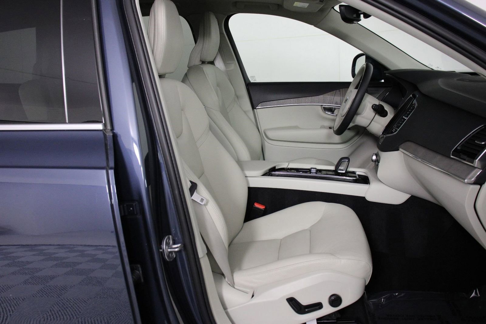 Certified 2023 Volvo XC90 T8 Plus w/ Protection Package Premier image 29