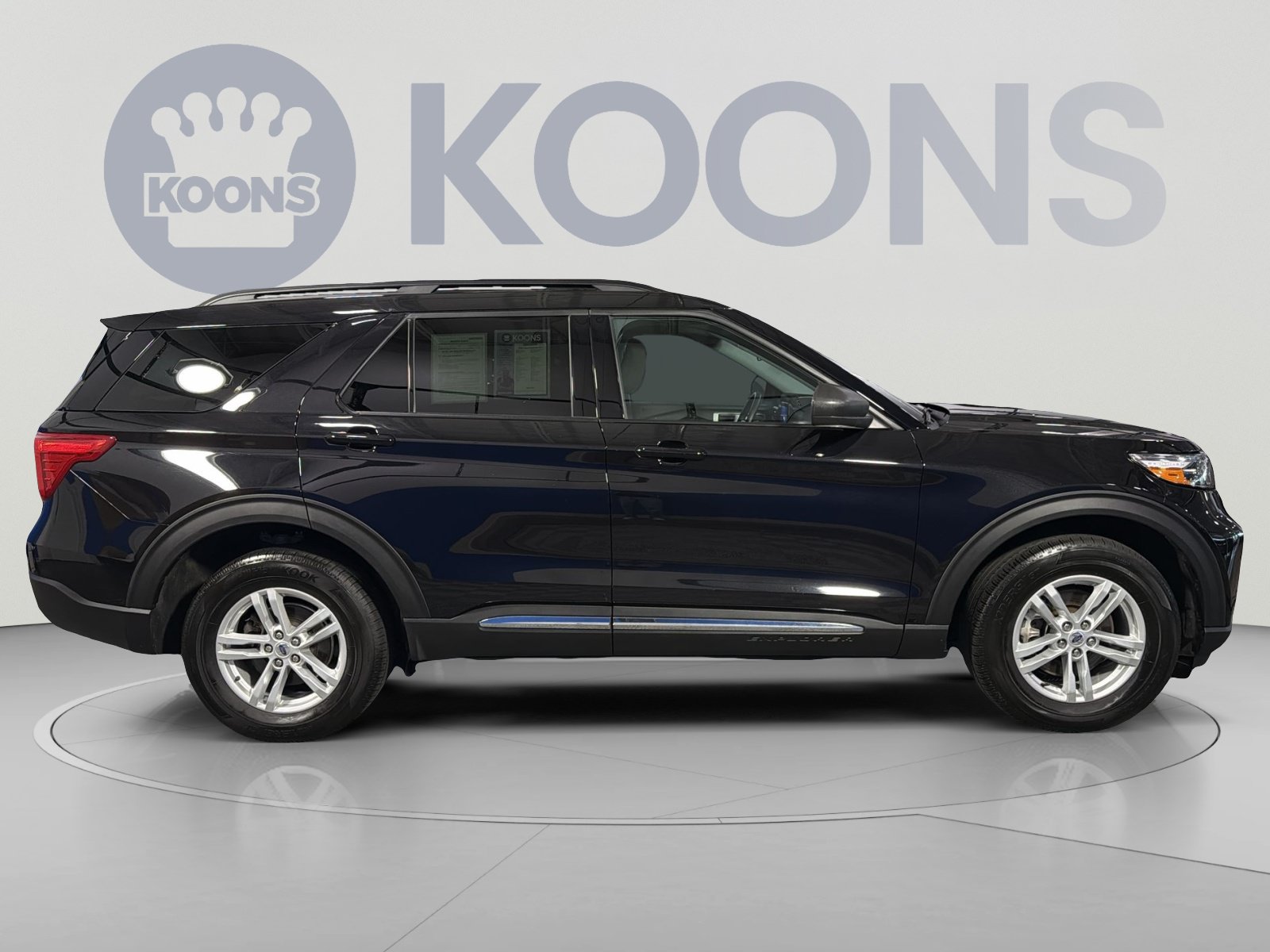 Used 2024 Ford Explorer XLT AWD/4WD image 8