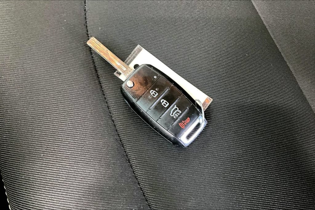 Used 2017 Kia Soul + FWD image 10