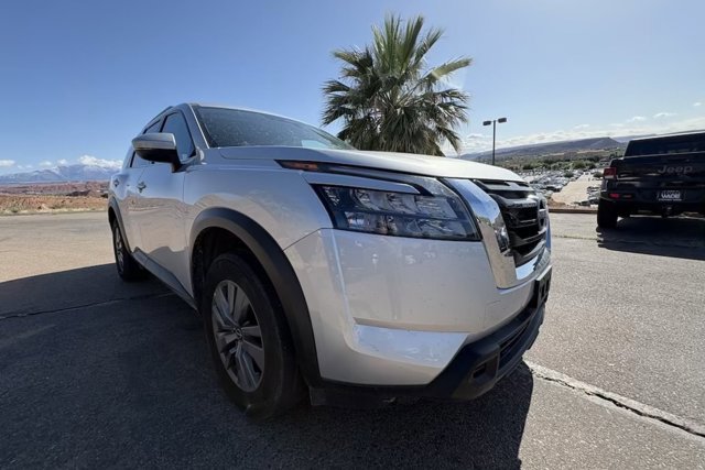 Used 2025 Nissan Pathfinder SV AWD/4WD image 7