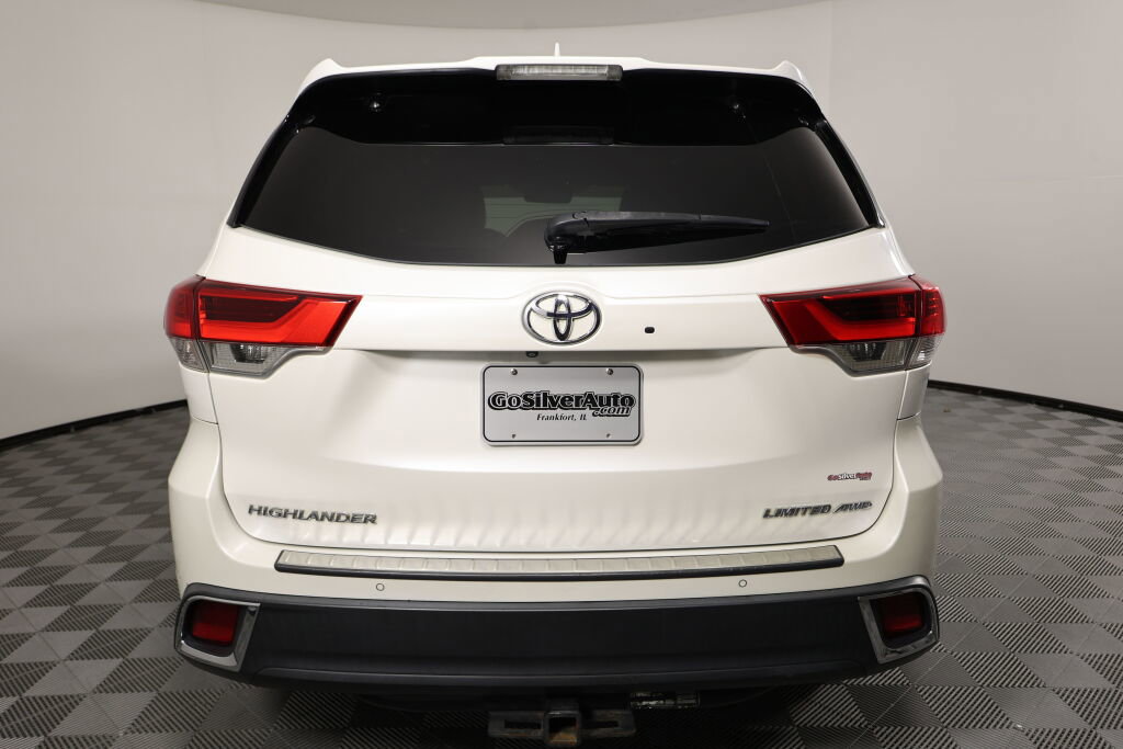 Used 2017 Toyota Highlander Limited image 3