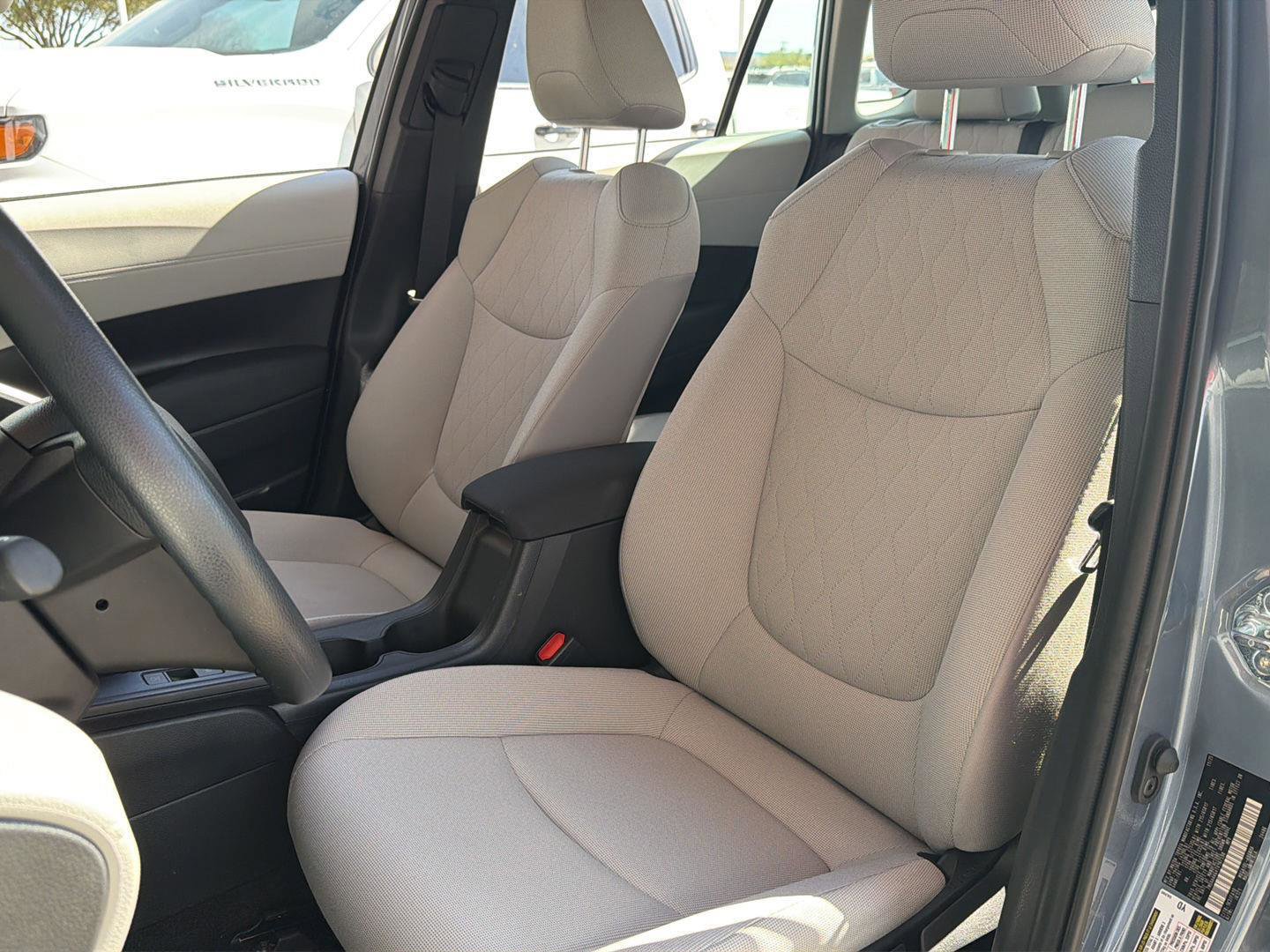 Used 2026 Toyota Corolla Cross L image 9