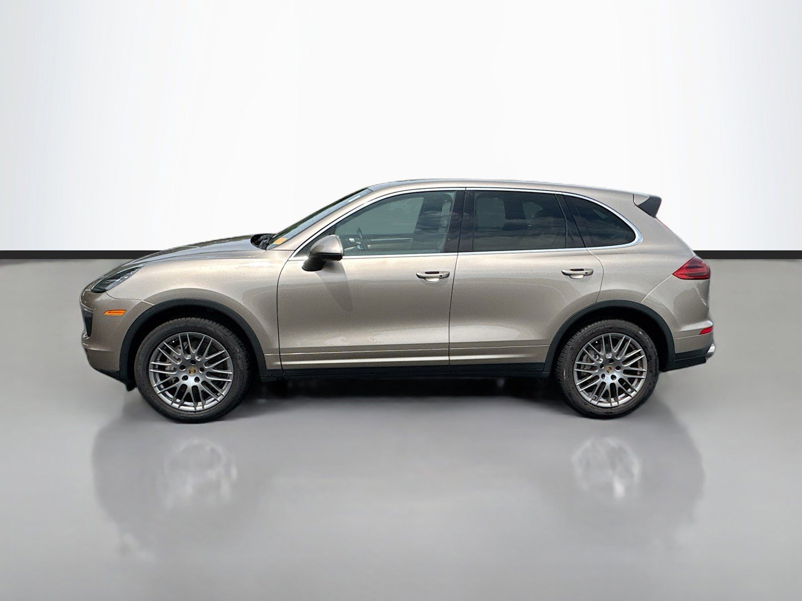 Used 2018 Porsche Cayenne S w/ Premium Package Plus AWD/4WD image 4