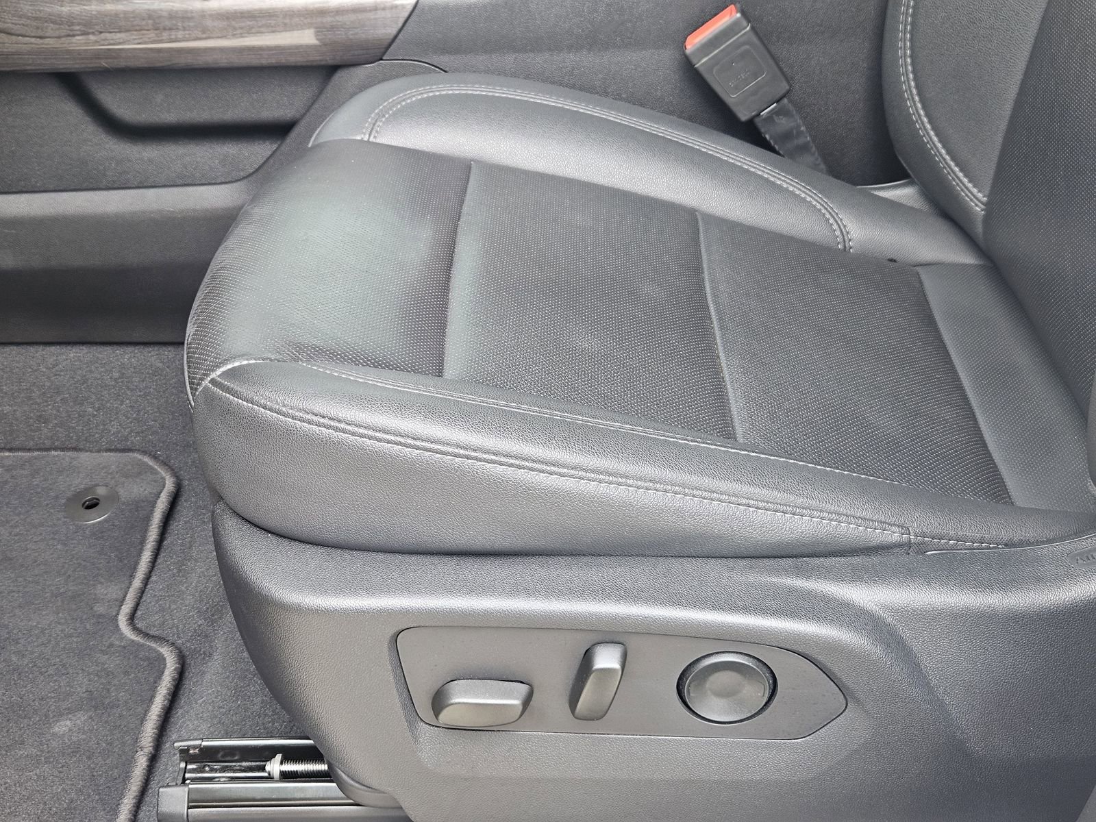 Certified 2024 Chevrolet Silverado 2500 LTZ w/ LTZ Convenience Package image 33