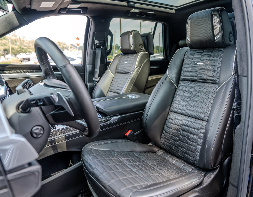 Used 2025 Cadillac Escalade V w/ LPO, ONYX Package AWD/4WD image 20