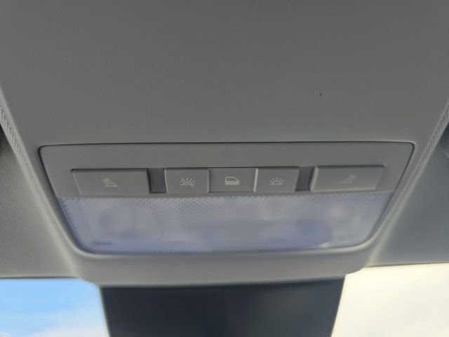 Used 2021 Chevrolet Trax LT w/ LT Convenience Package image 32