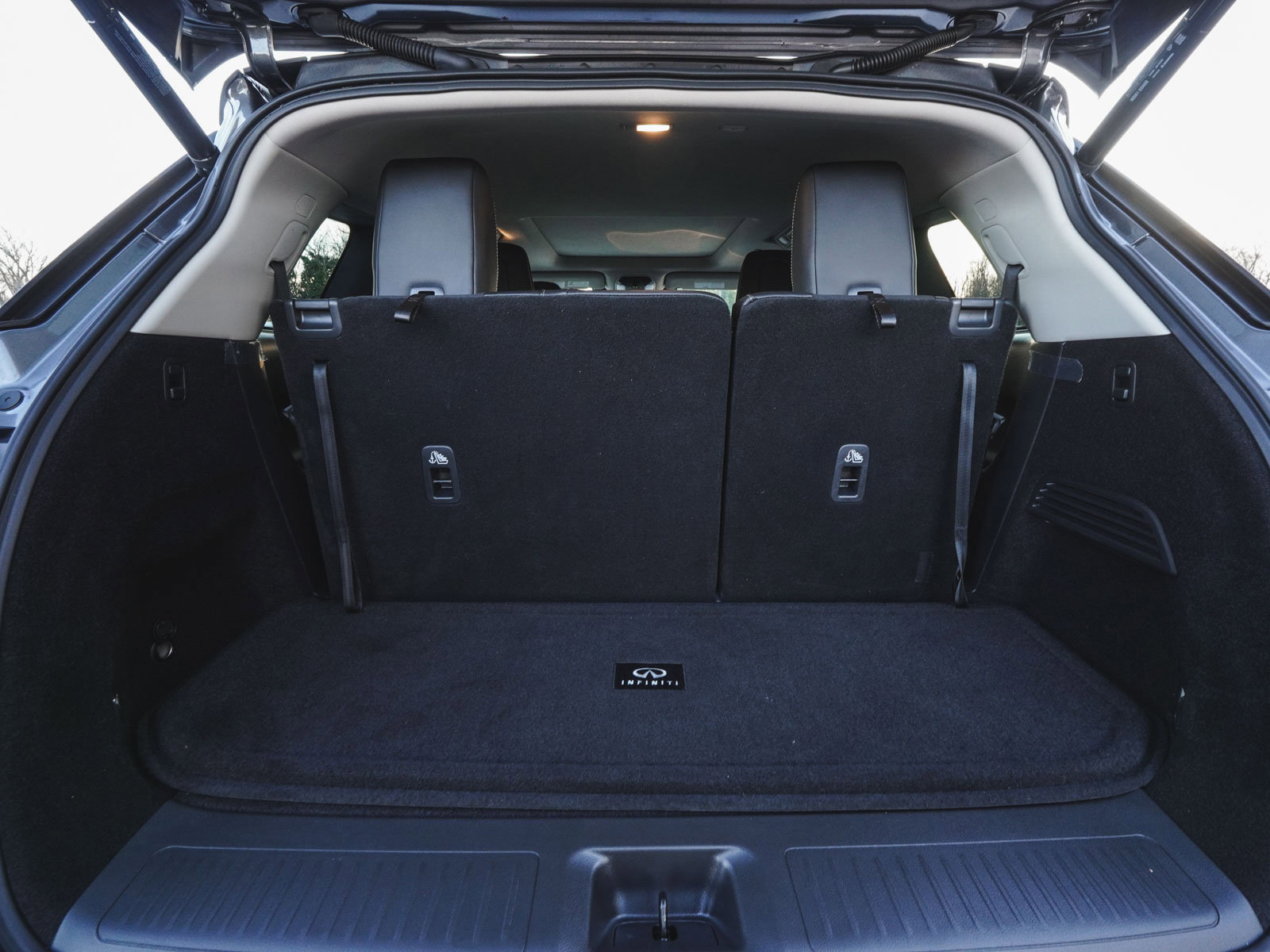 Used 2025 INFINITI QX60 Pure w/ Cargo Package image 42