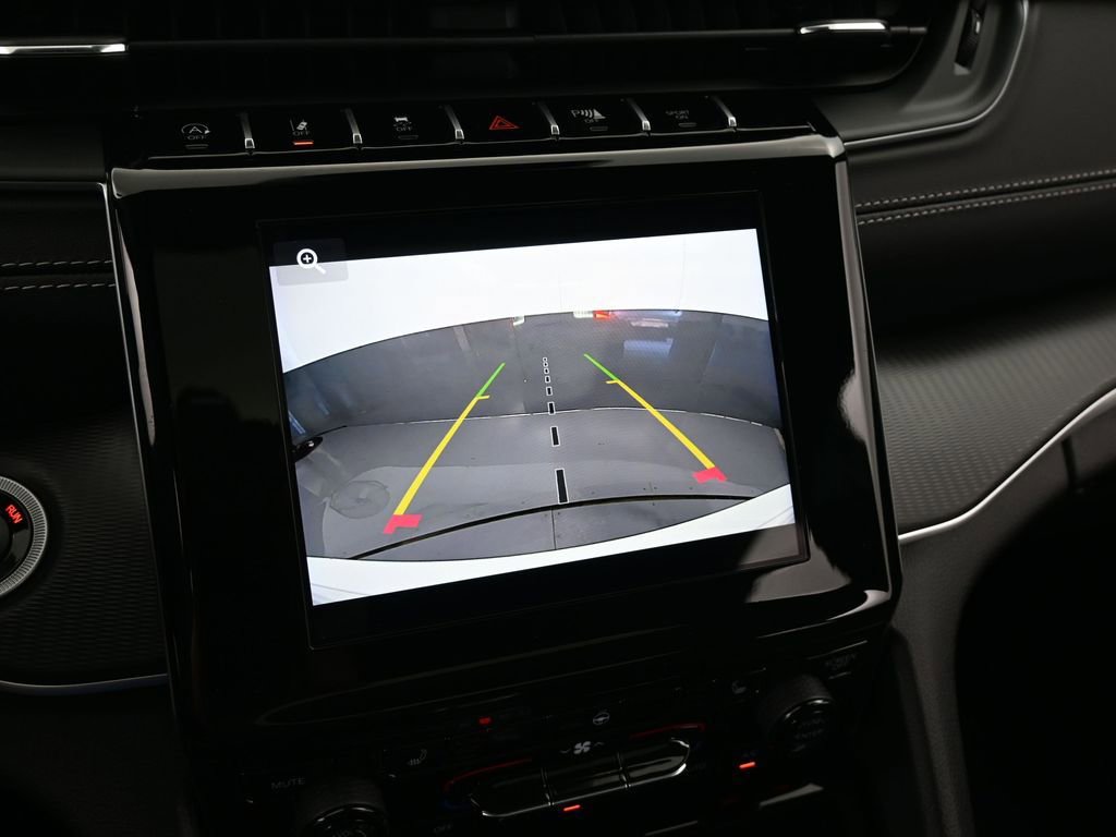 Used 2025 Jeep Grand Cherokee Altitude image 18