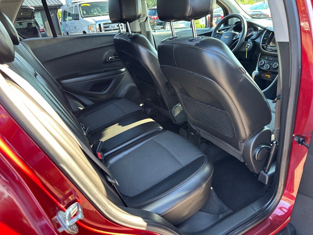 Used 2021 Chevrolet Trax LT image 17