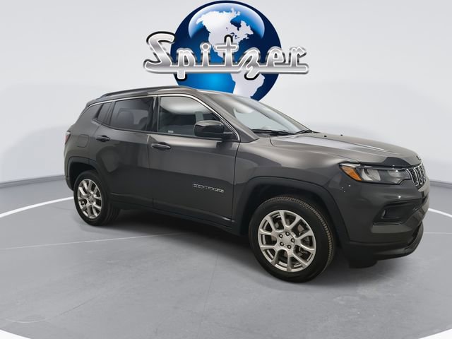 Used 2024 Jeep Compass Latitude image 4