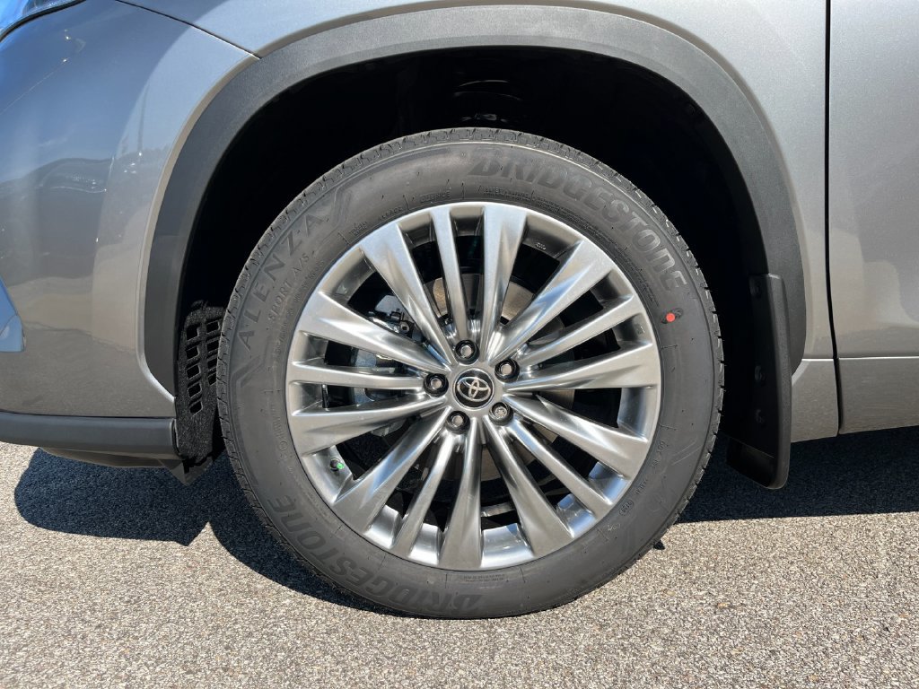 New 2026 Toyota Highlander Platinum AWD/4WD image 32