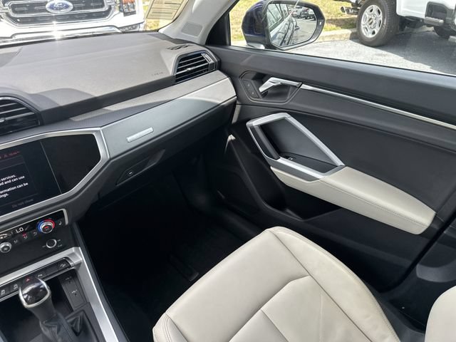 Used 2022 Audi Q3 2.0T Premium w/ Convenience Package AWD/4WD image 17