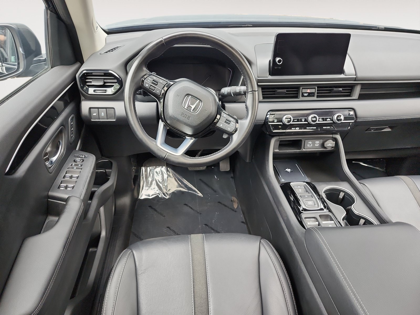 Used 2023 Honda Pilot Touring image 10