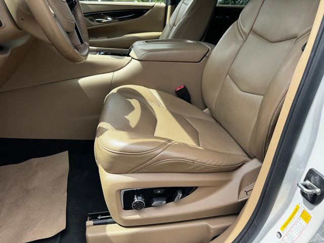 Used 2020 Cadillac Escalade Platinum RWD image 23