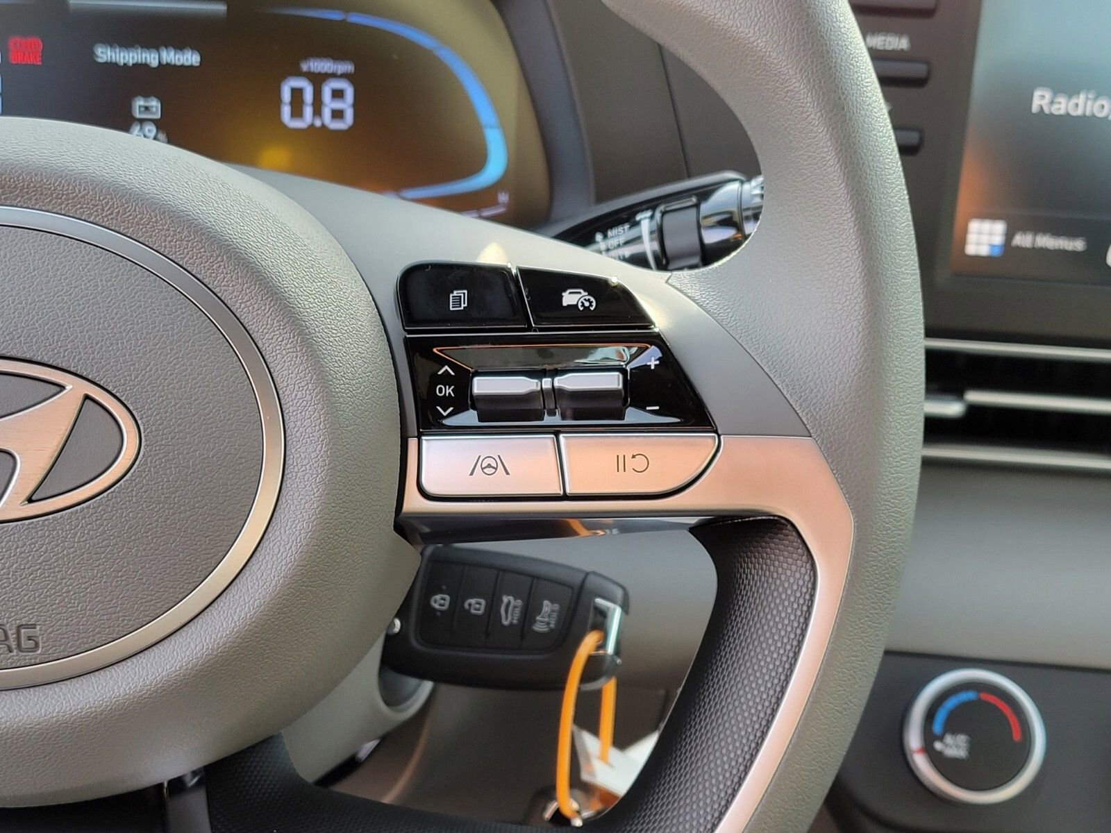 Used 2025 Hyundai Elantra SE image 29