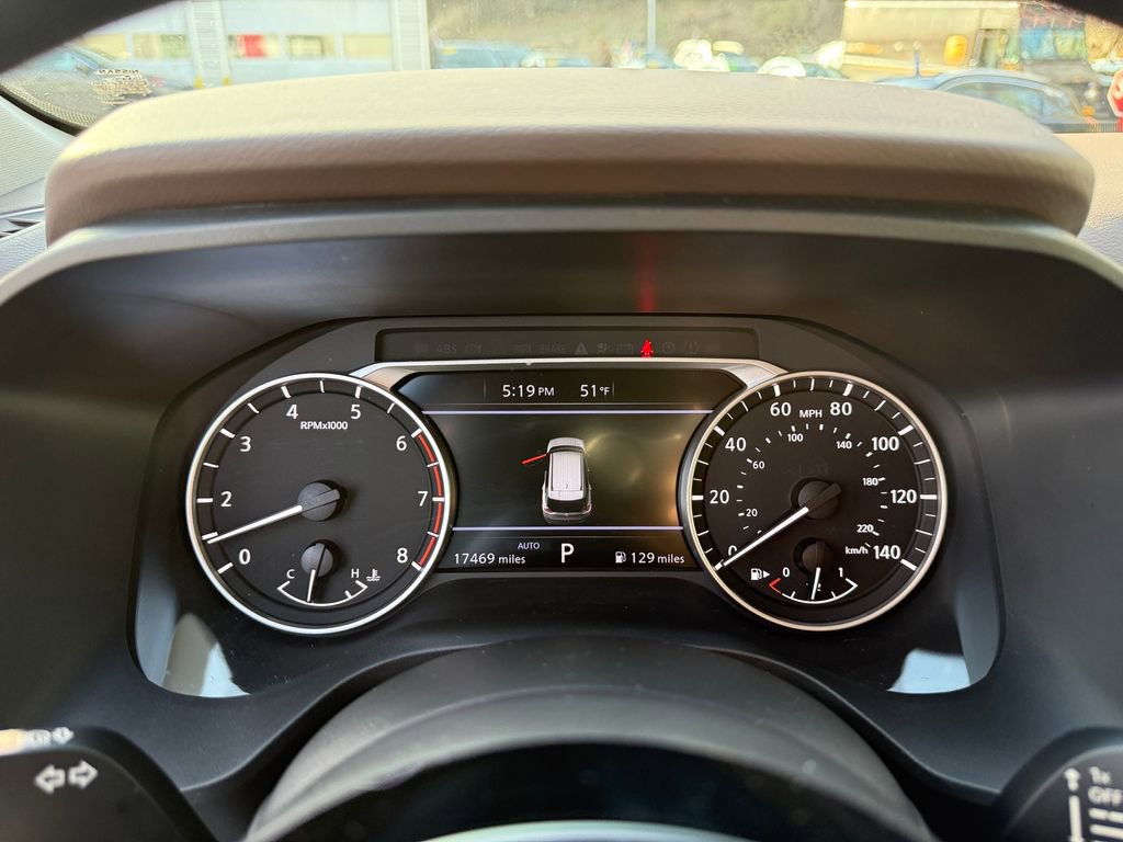 Used 2023 Nissan Rogue SV AWD/4WD image 18