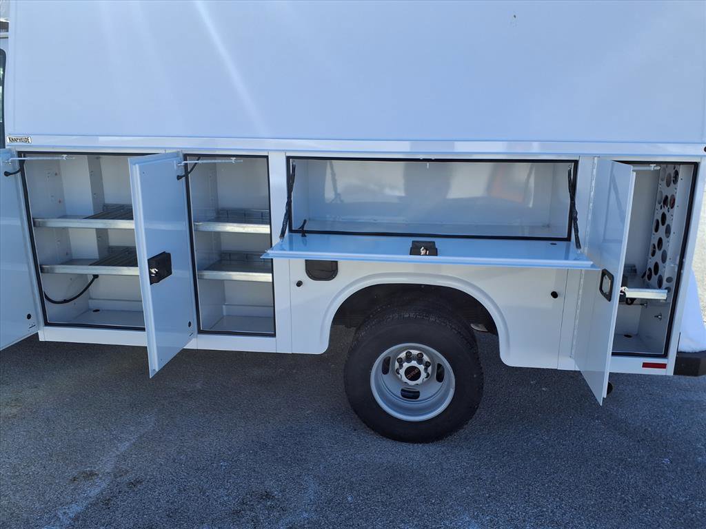 New 2025 GMC Savana 3500 w/ Power Convenience Package RWD image 3