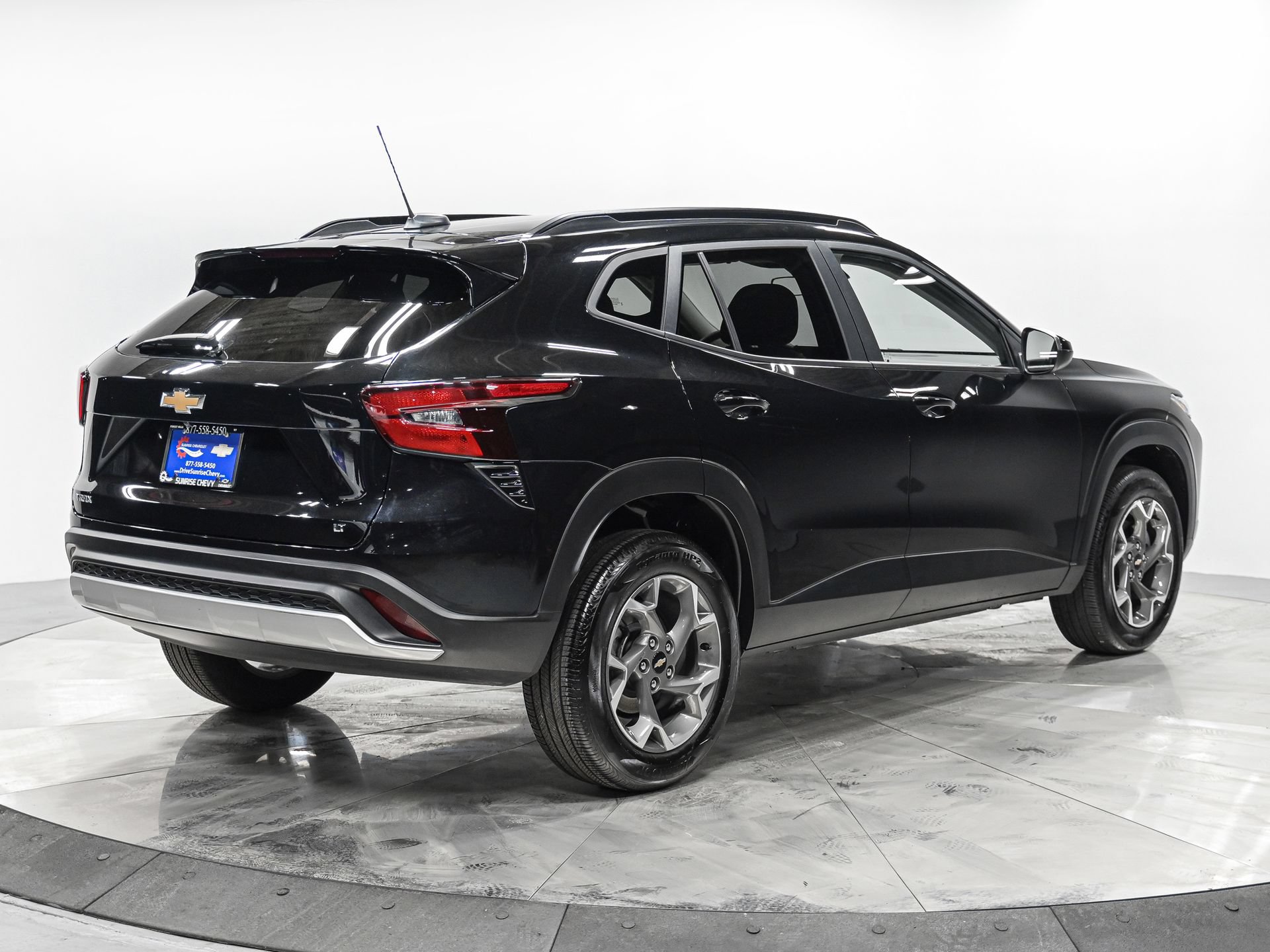Used 2024 Chevrolet Trax LT FWD image 8
