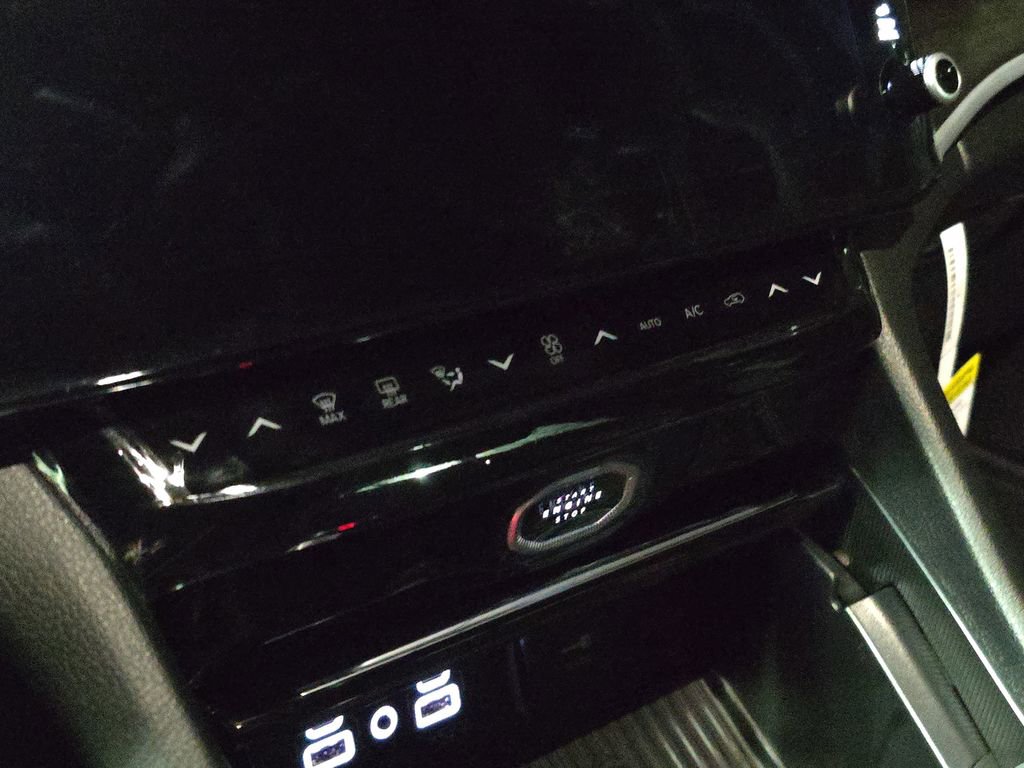 New 2026 Jeep Grand Cherokee Altitude image 22
