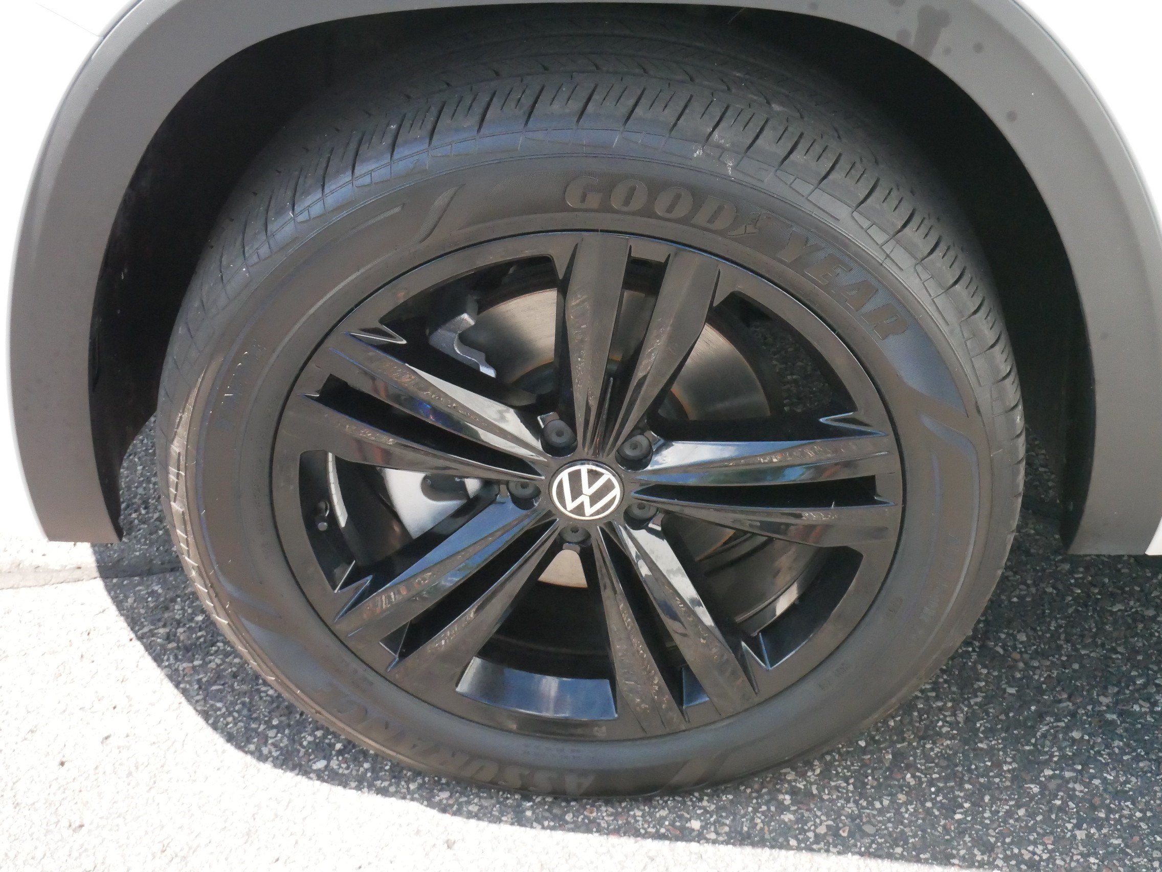 Certified 2023 Volkswagen Atlas Cross Sport SEL R-Line AWD/4WD image 15