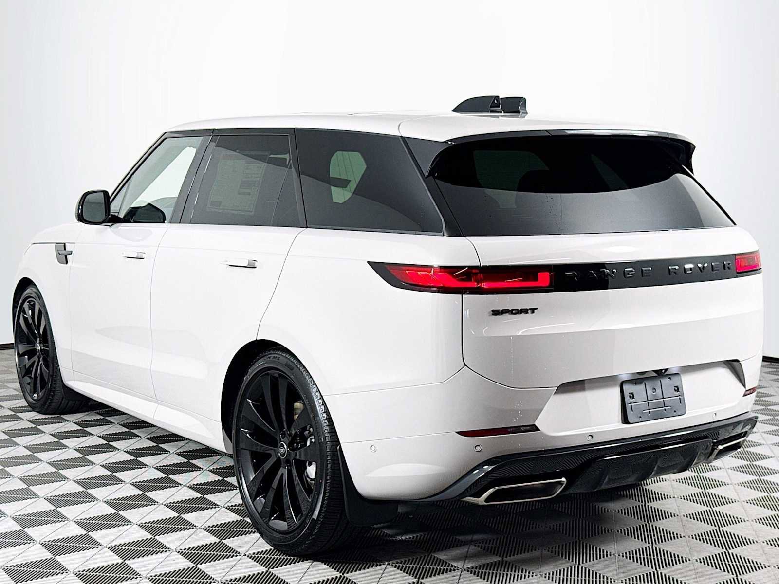 Used 2025 Land Rover Range Rover Sport Dynamic SE image 7