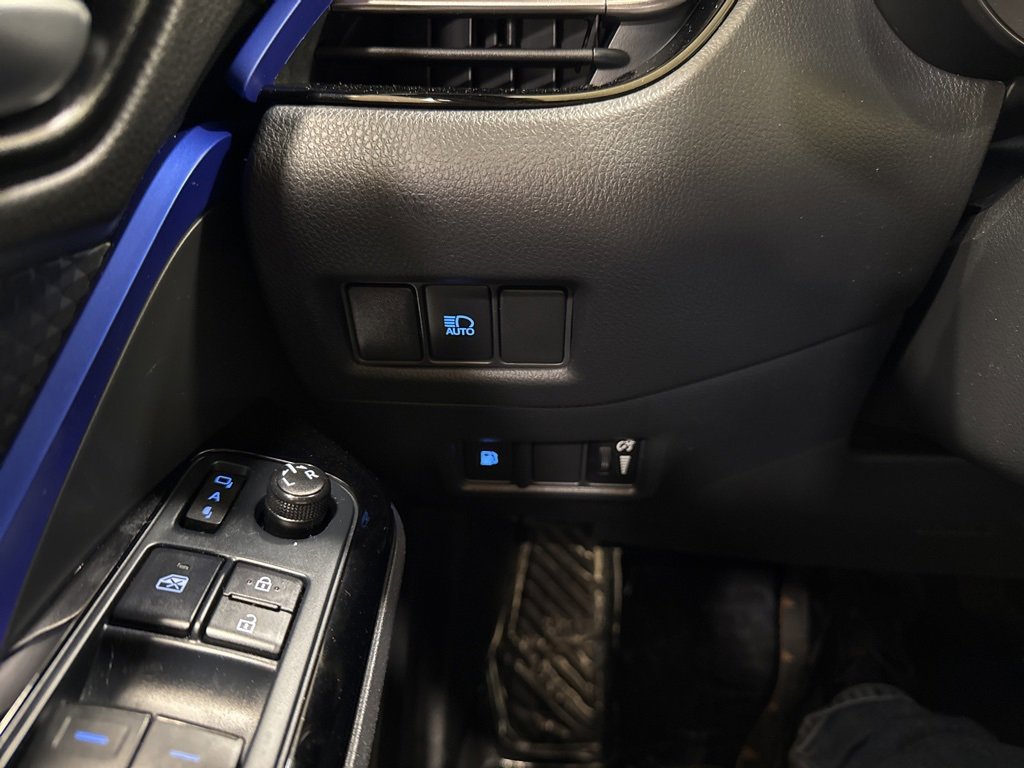 Used 2022 Toyota C-HR XLE image 24