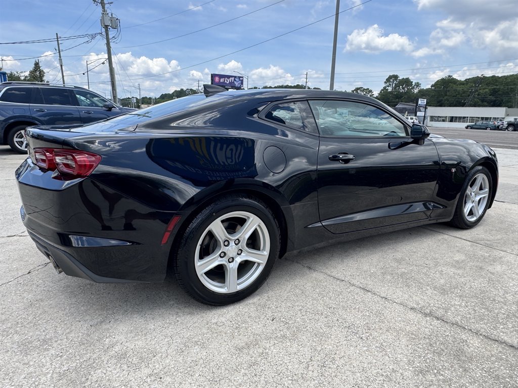 Used 2020 Chevrolet Camaro LT RWD image 5