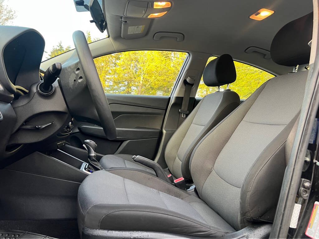 Used 2021 Hyundai Accent SE FWD image 9