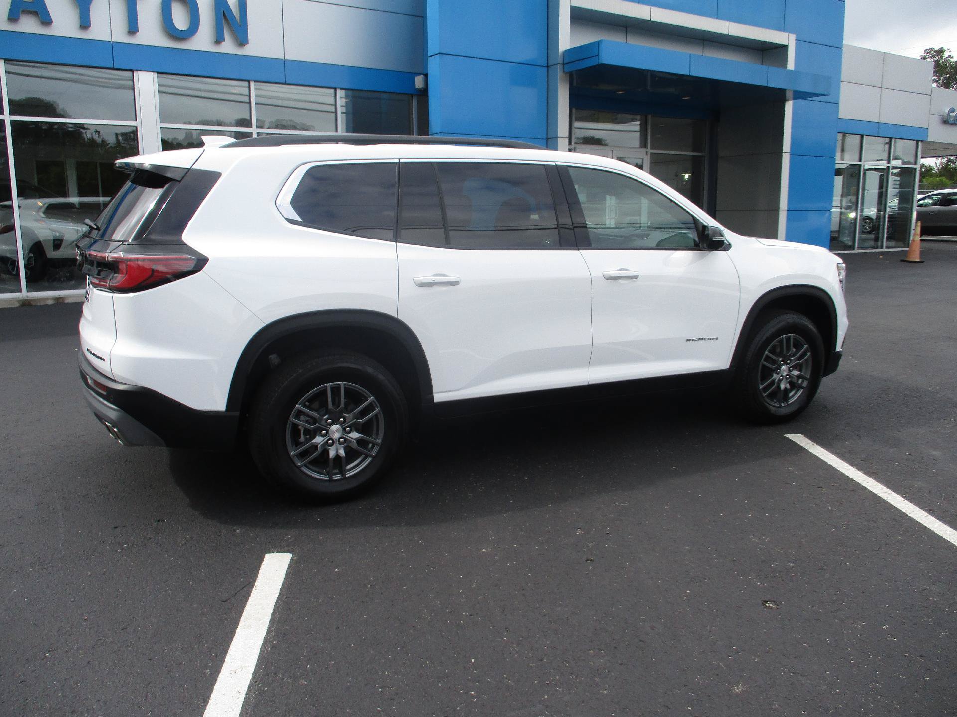 Used 2025 GMC Acadia Elevation FWD image 3