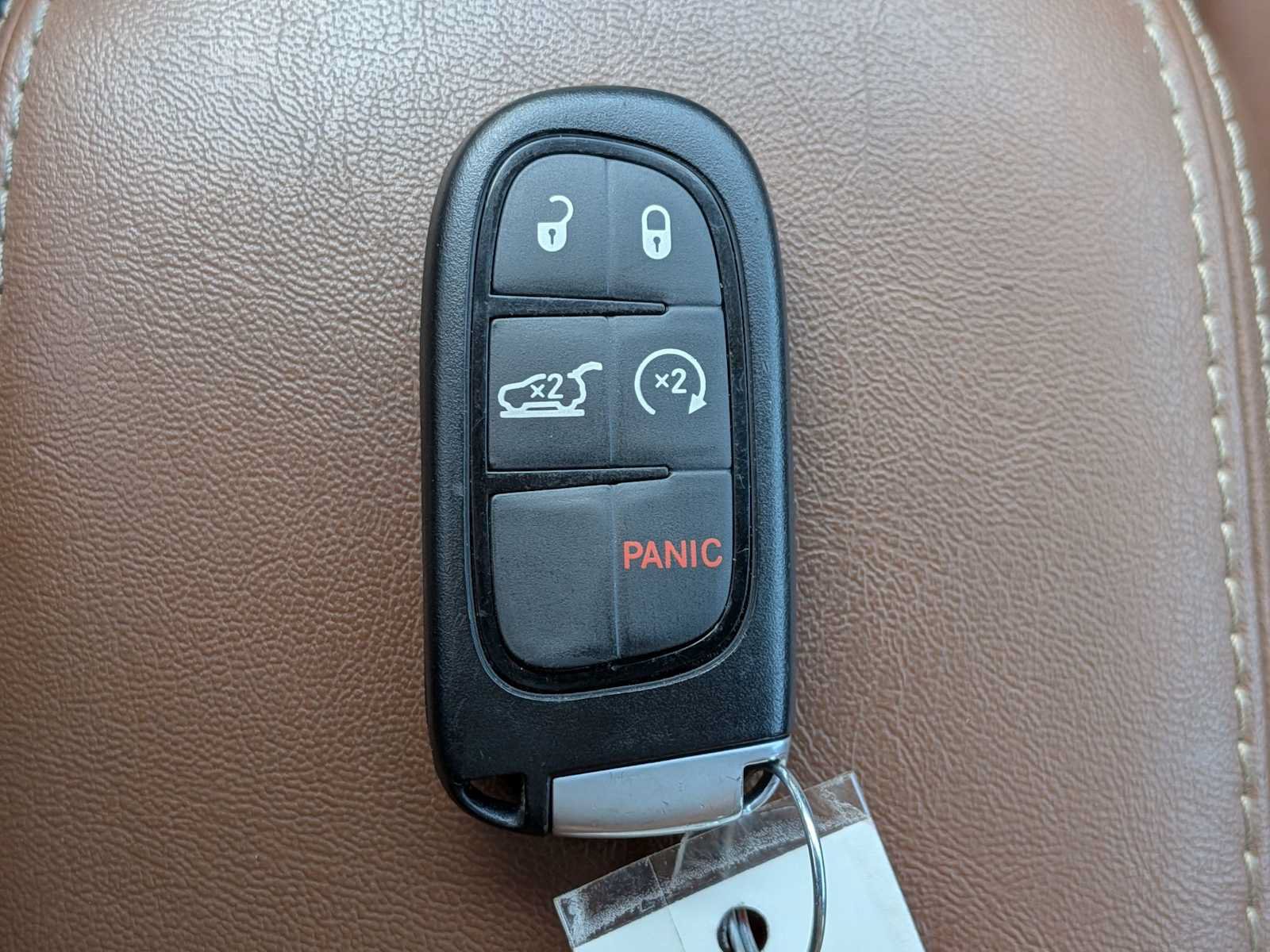 Used 2019 Jeep Cherokee Overland w/ Technology Group AWD/4WD image 30