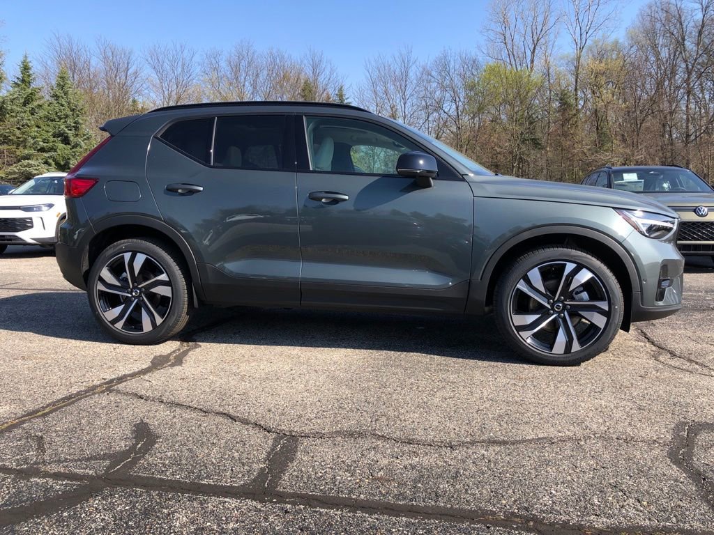 New 2026 Volvo XC40 B5 Ultra w/ Protection Package Premier AWD/4WD image 8